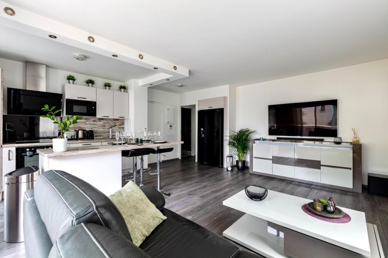 Charmant Refuge Avec Jardin, A 6 Minutes A Pied Du Metro Creteil L Echat-Lovely Retreat With Garden, Located A 6-Minute Walk From Creteil L Echat Metro Station מראה חיצוני תמונה
