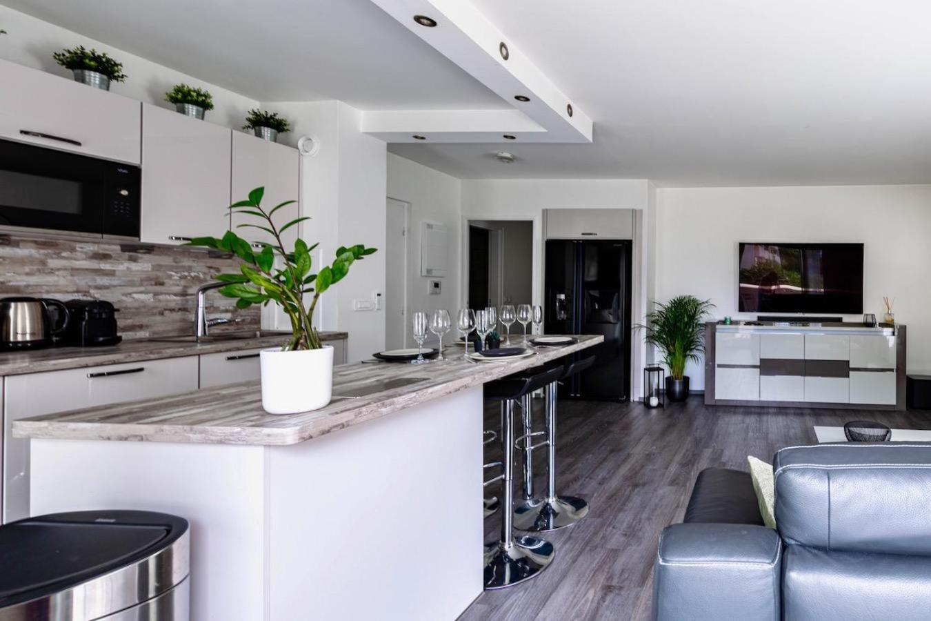 Charmant Refuge Avec Jardin, A 6 Minutes A Pied Du Metro Creteil L Echat-Lovely Retreat With Garden, Located A 6-Minute Walk From Creteil L Echat Metro Station מראה חיצוני תמונה