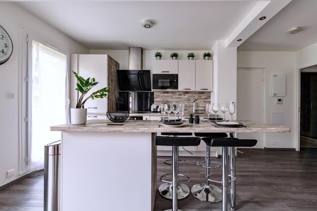 Charmant Refuge Avec Jardin, A 6 Minutes A Pied Du Metro Creteil L Echat-Lovely Retreat With Garden, Located A 6-Minute Walk From Creteil L Echat Metro Station מראה חיצוני תמונה