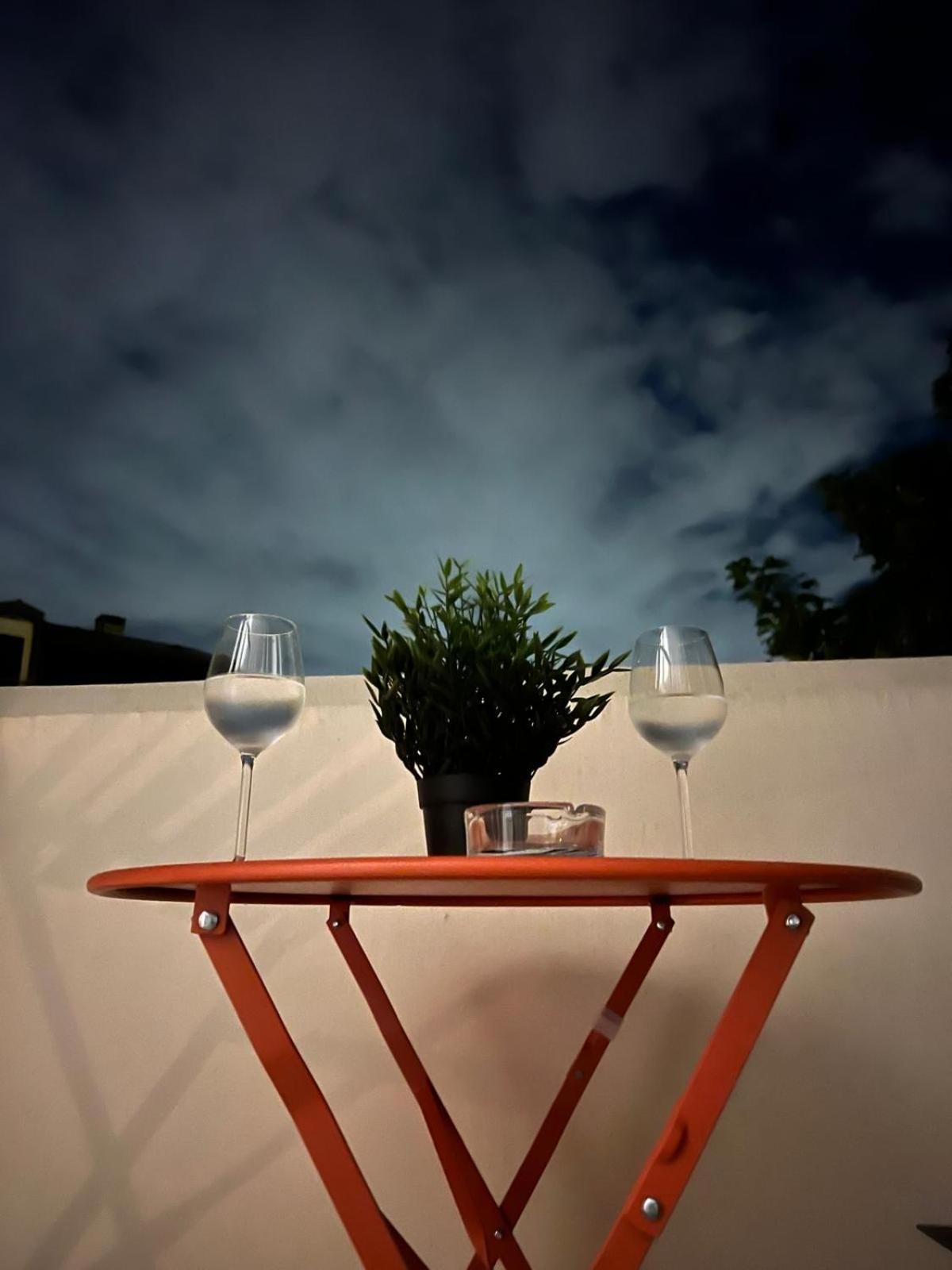 Charmant Refuge Avec Jardin, A 6 Minutes A Pied Du Metro Creteil L Echat-Lovely Retreat With Garden, Located A 6-Minute Walk From Creteil L Echat Metro Station מראה חיצוני תמונה