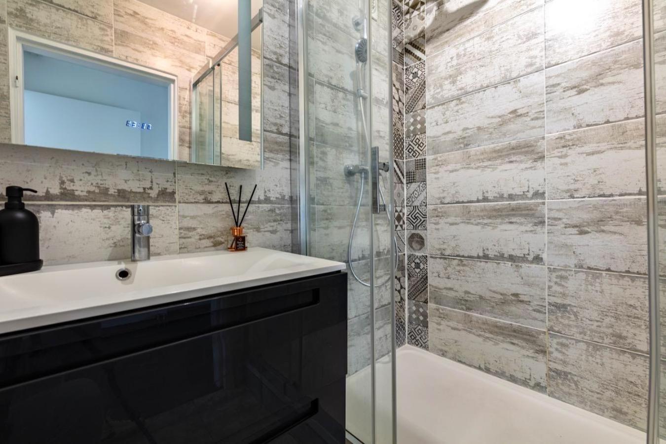 Charmant Refuge Avec Jardin, A 6 Minutes A Pied Du Metro Creteil L Echat-Lovely Retreat With Garden, Located A 6-Minute Walk From Creteil L Echat Metro Station מראה חיצוני תמונה